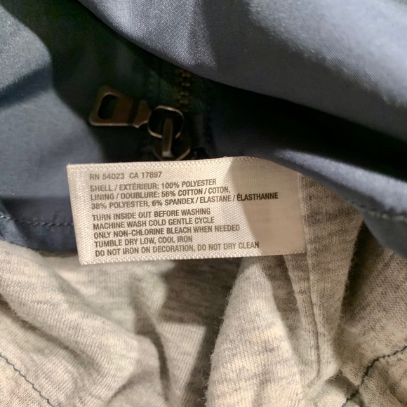 GAP Body hooded rain jacket size small - Picture 5 of 5